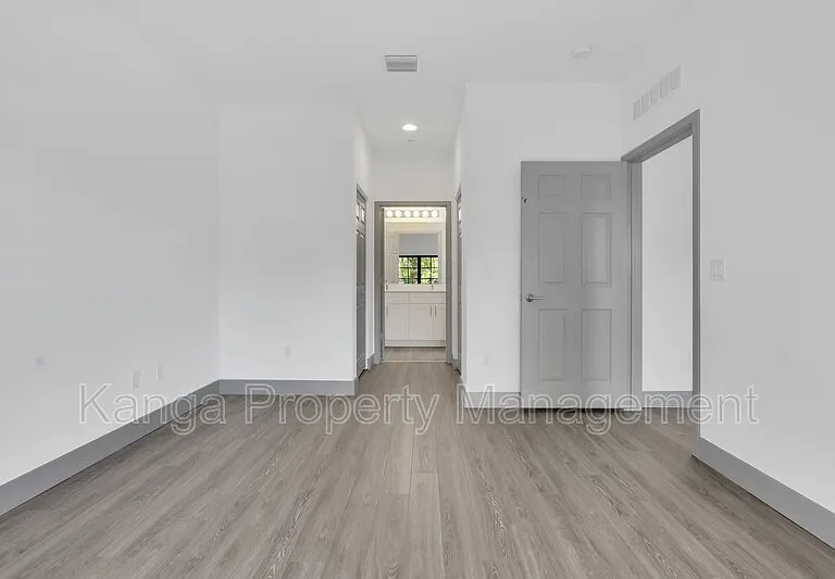 630 NE 14th Ct #205 — Photo 8