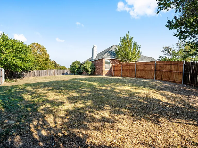 9001 Belvedere Dr — Photo 15