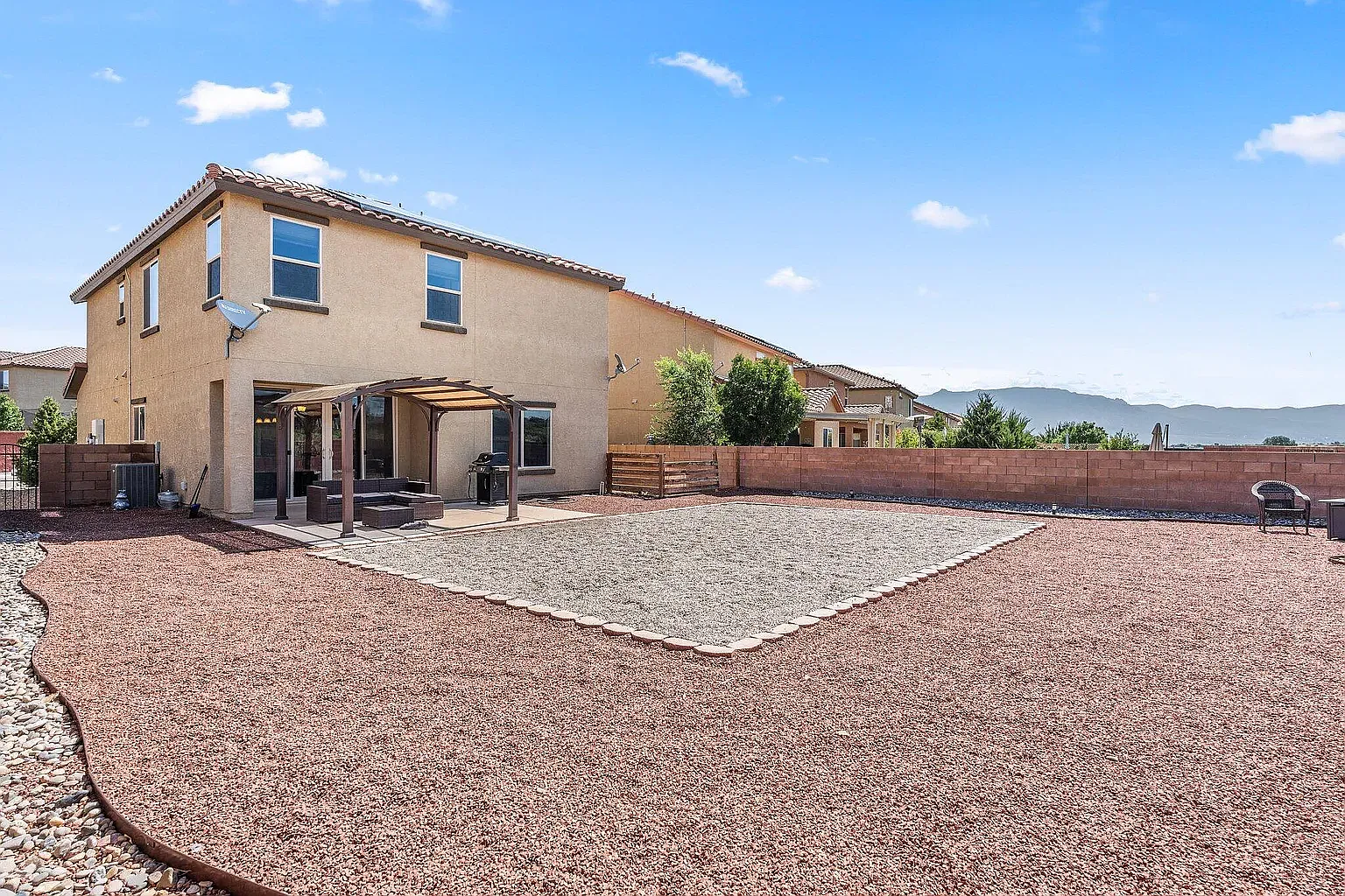 3 bed, 2.5 bath, 2121 sqft, $2,700 — Photo 3
