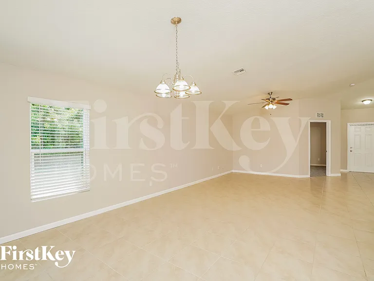 4285 SW Walker St — Photo 3