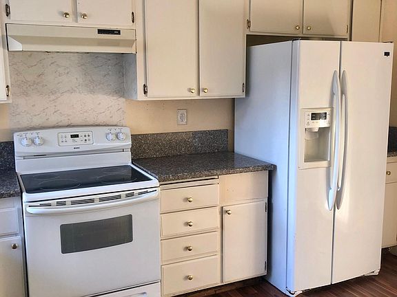 Smooth too electric range, granite counters, double door refrigerator, lots of cabinets!