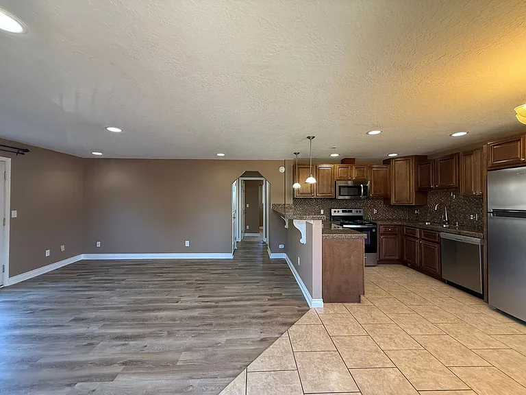 526 S 40th Ave #D — Photo 4