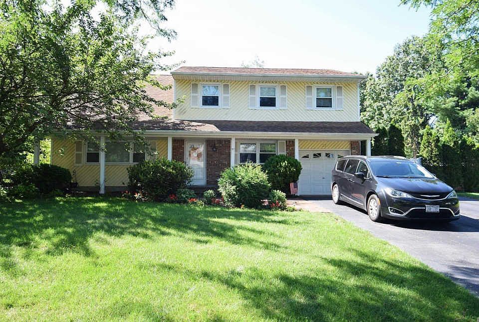 1st image of 27 Robin Ln