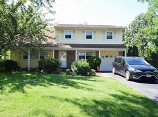 27 Robin Ln, Kings Park, NY 11754