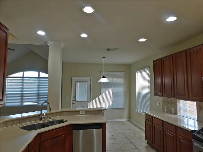 2511 Sunlight Ln — Photo 12