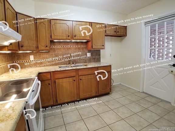 5th image of 1214 Hillcrest Dr