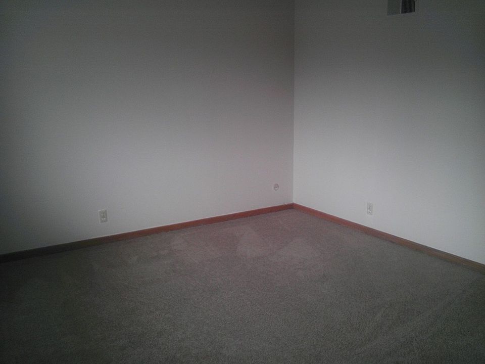 2nd image of 1338 D St APT 6