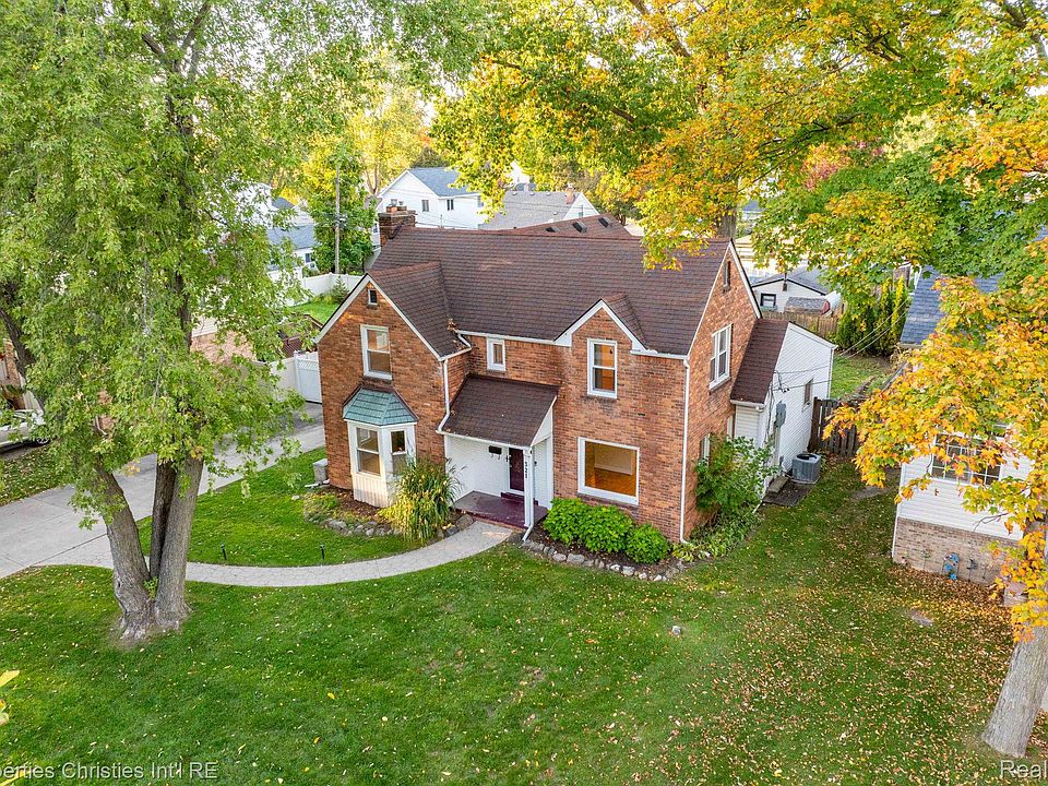 1st image of 321 Fisher Ct