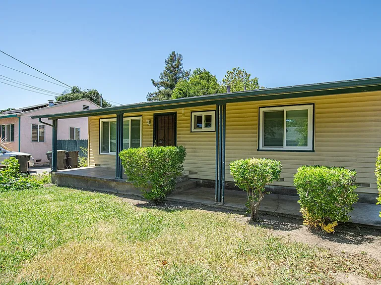 423 Hamilton Dr #A — Photo 2