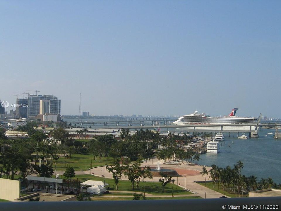 1st image of 325 Biscayne Blvd #3524