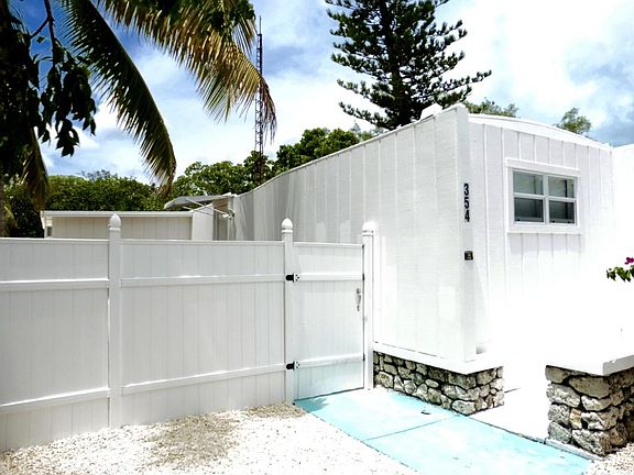 2nd image of 354 Oleander Dr
