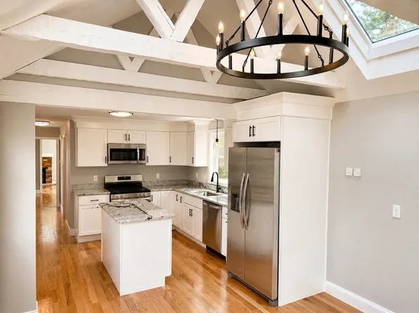 53 Bridge St, Raynham, MA 02767