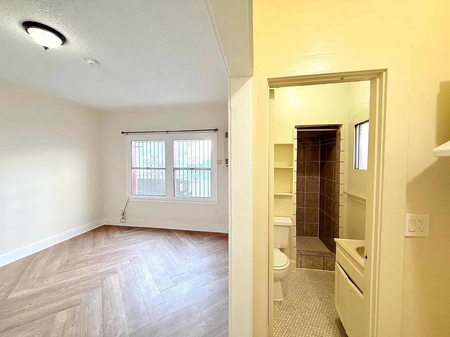 1614 N. Kenmore Avenue — Photo 4
