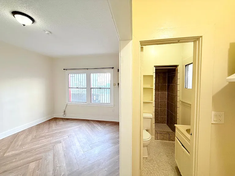 1614 N. Kenmore Avenue — Photo 4
