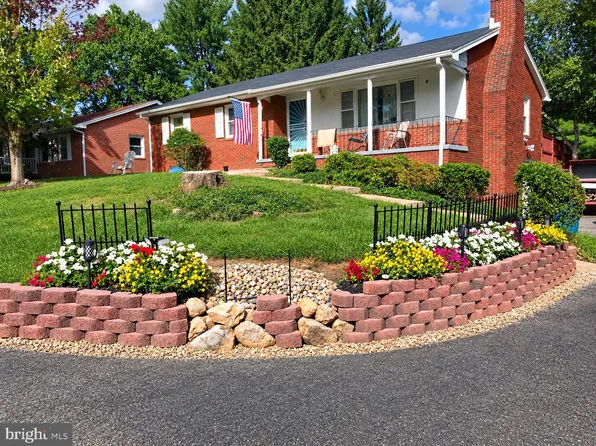 11901 Phylane Dr, Hagerstown, MD 21742