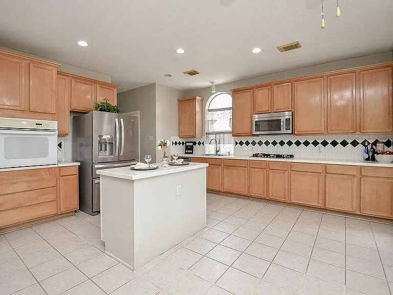 2515 Lansing Cir — Photo 25