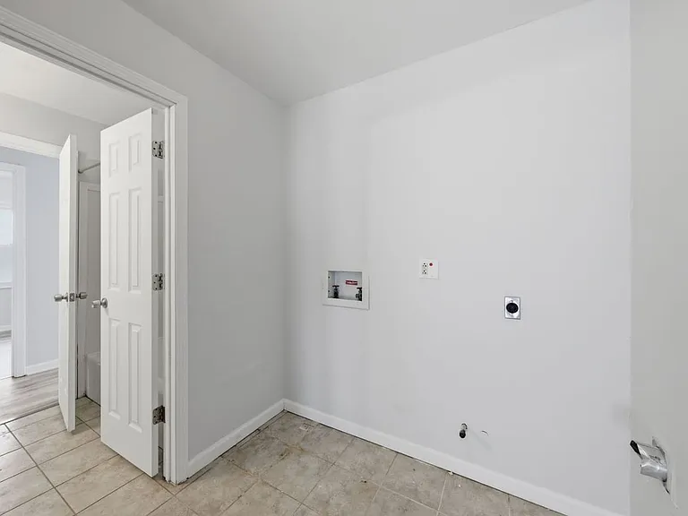 850 Saint Bartholomew Dr — Photo 42