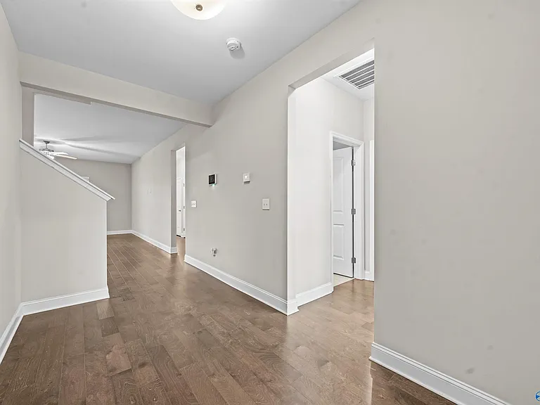 104 Erskin Parcus Dr — Photo 4