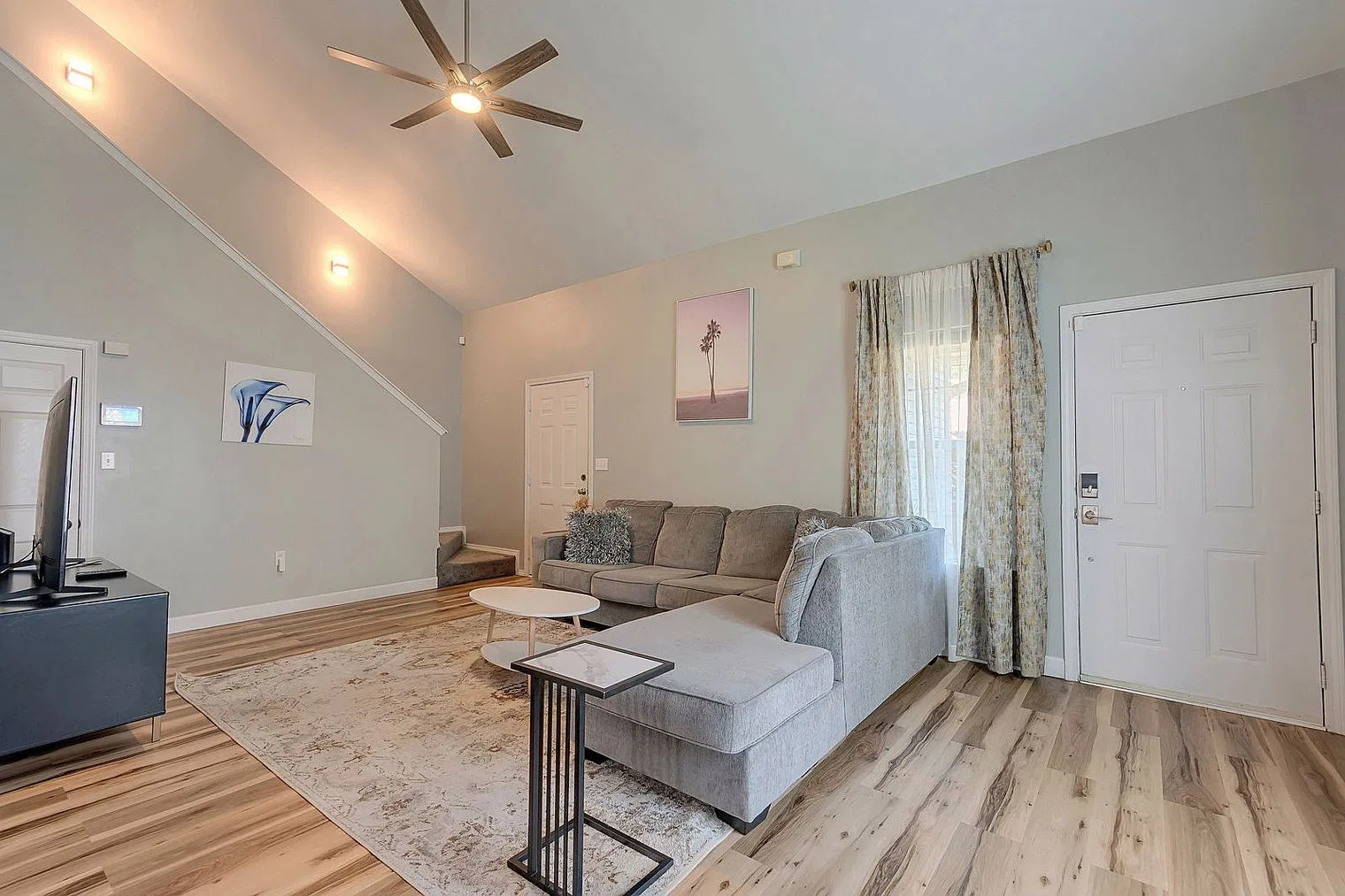3 bed, 2.0 bath, 1496 sqft, $2,871 — Photo 2