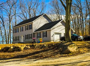 32 Roxbury Rd, Niantic, CT 06357