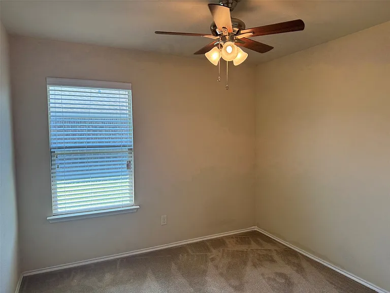 327 Elam Dr — Photo 16