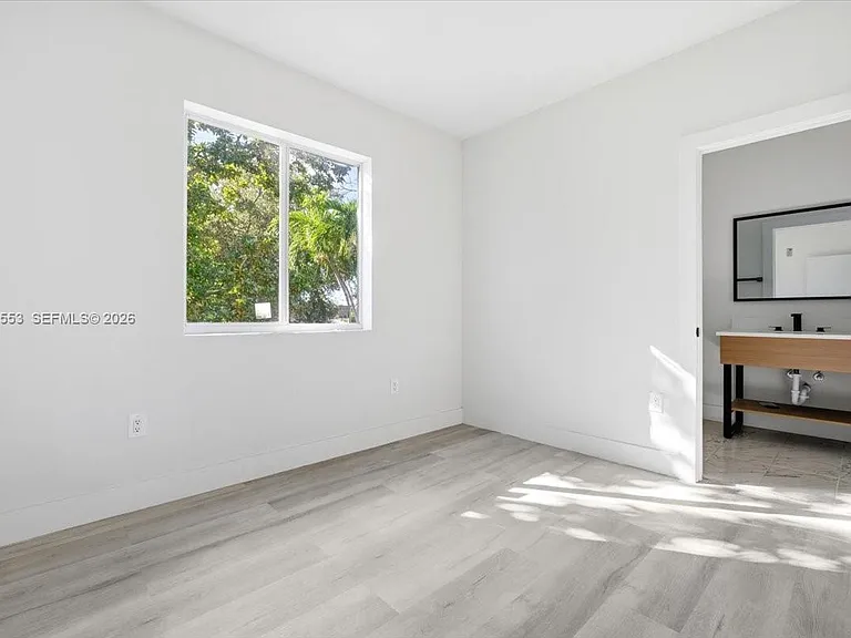 1126 NW 28th St — Photo 15