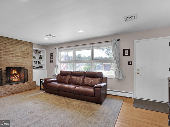 5th image of 33 Lawndale Rd
