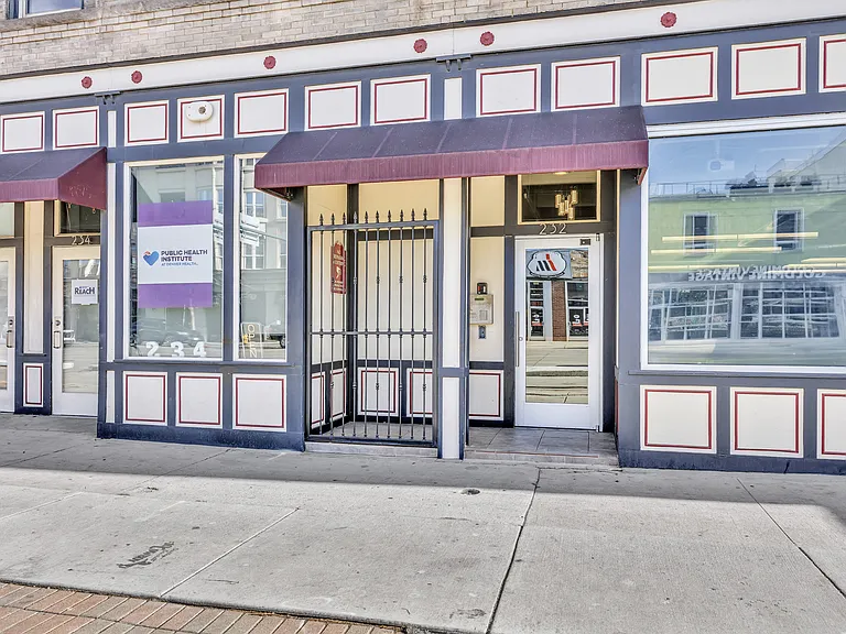 232 N Broadway #10 — Photo 17