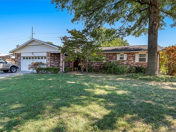 2nd image of 211 Overhill Dr