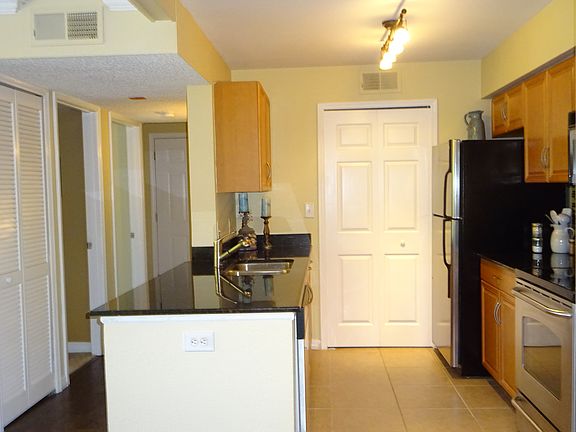 5th image of 3313 Haviland Ct. #203