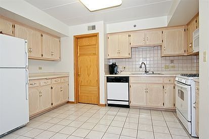 3rd image of 10418 S Keating Ave APT 1B