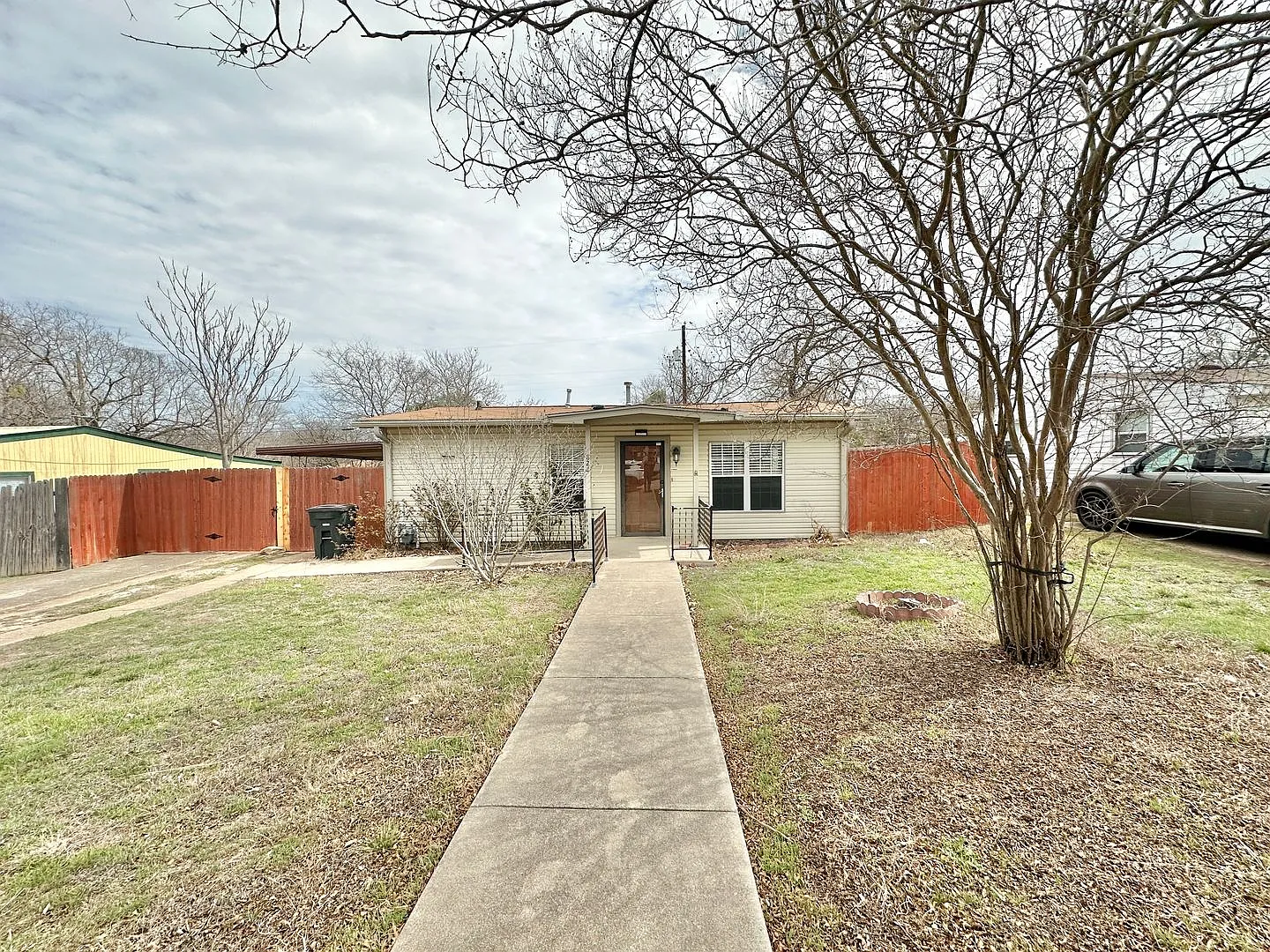 Viewable October 1st! Pets Accepted! — Photo 1