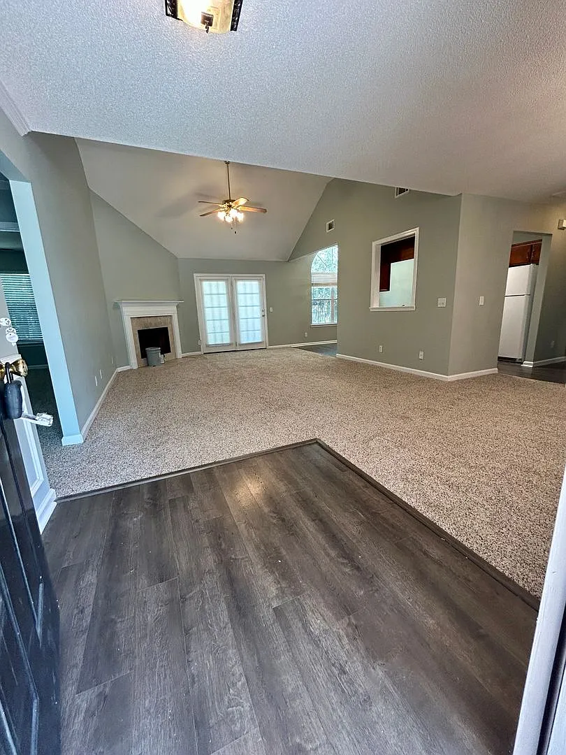 Spacious 3-Bedroom Home with Open Floor Plan & Private Fenced Yard — Photo 2