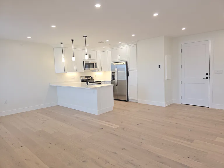 442 Main St #5 — Photo 6