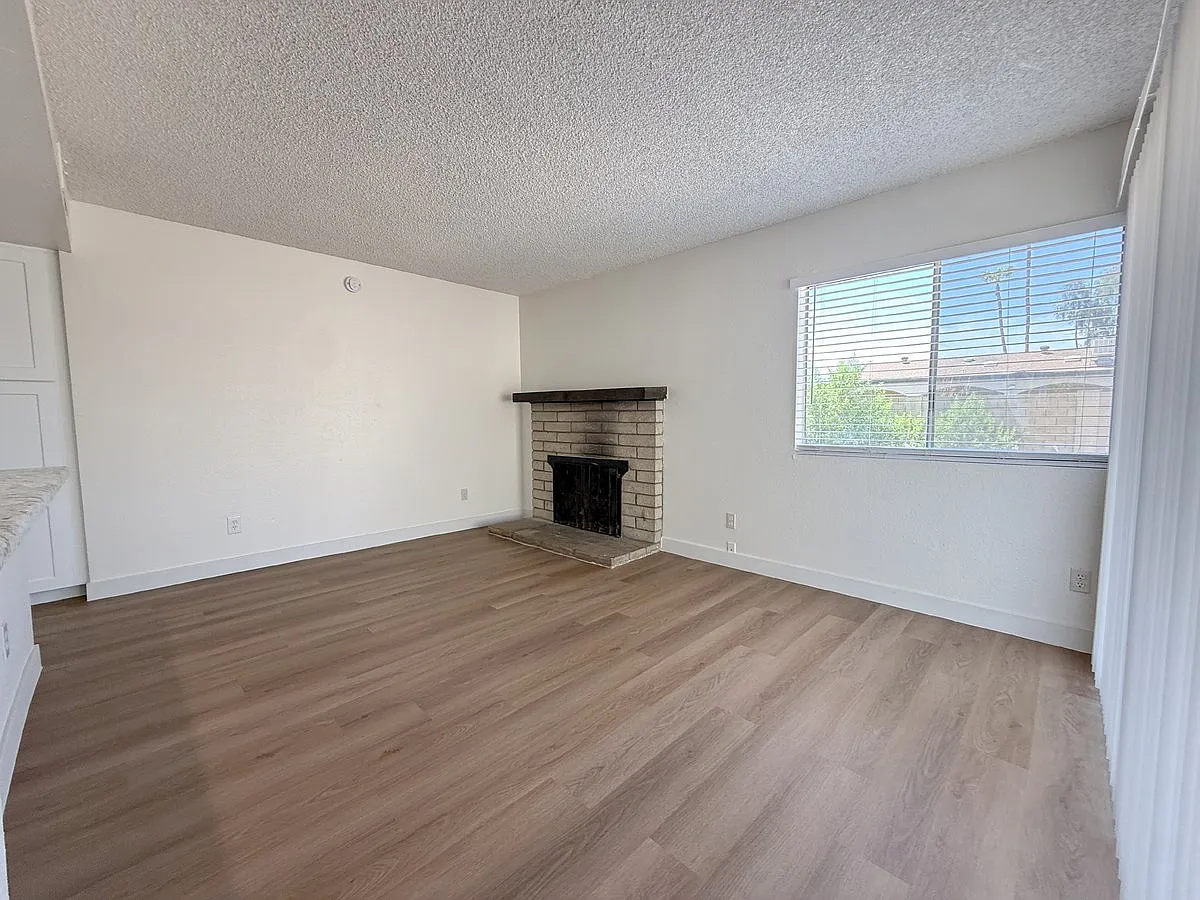 15420 N. 23rd Dr. — Photo 3