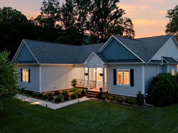 13855 Paris Breeze Pl, Hillsboro, VA 20132
