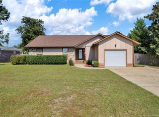 609 Northampton Rd, Fayetteville, NC 28303