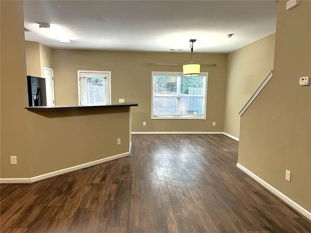 3 bed, 2.5 bath, 1508 sqft, $1,900 — Photo 3