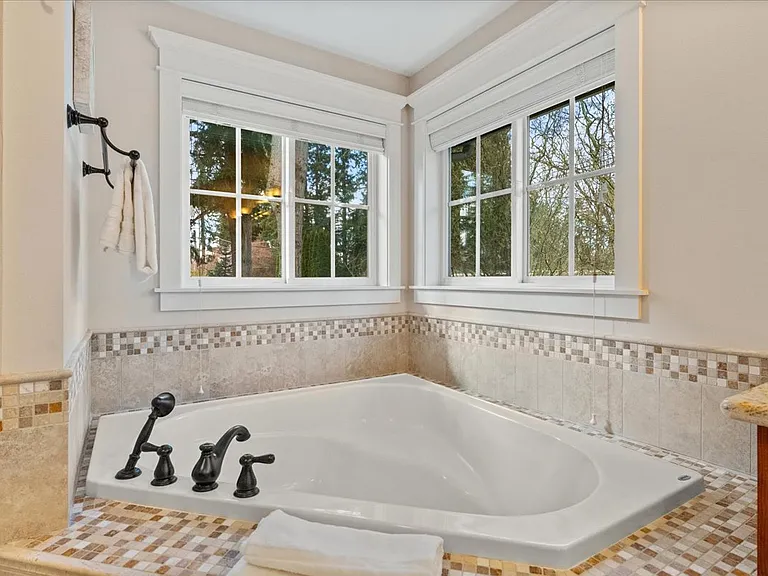 8718 NE 134th St — Photo 36