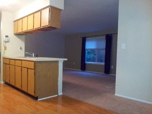 4th image of 11 Norwich Pl #15
