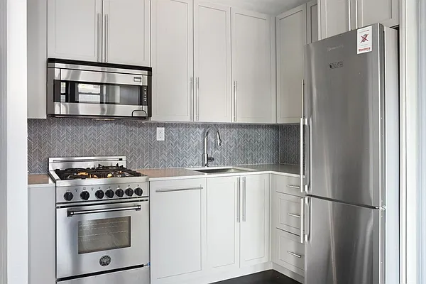 Rented by Vertical Real Estate LLC | media 6