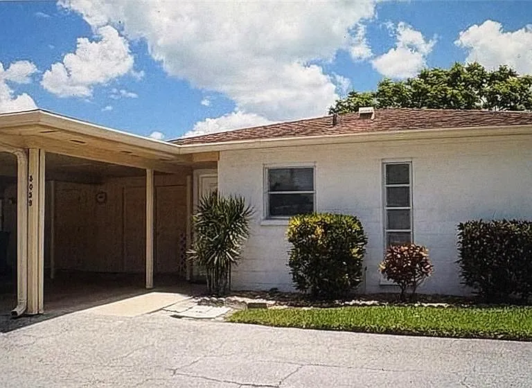 5059 Live Oak Cir #5059 — Photo 1