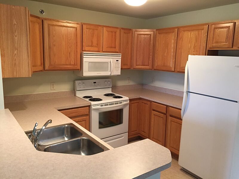 1st image of 290 Prairie Heights Dr APT 206
