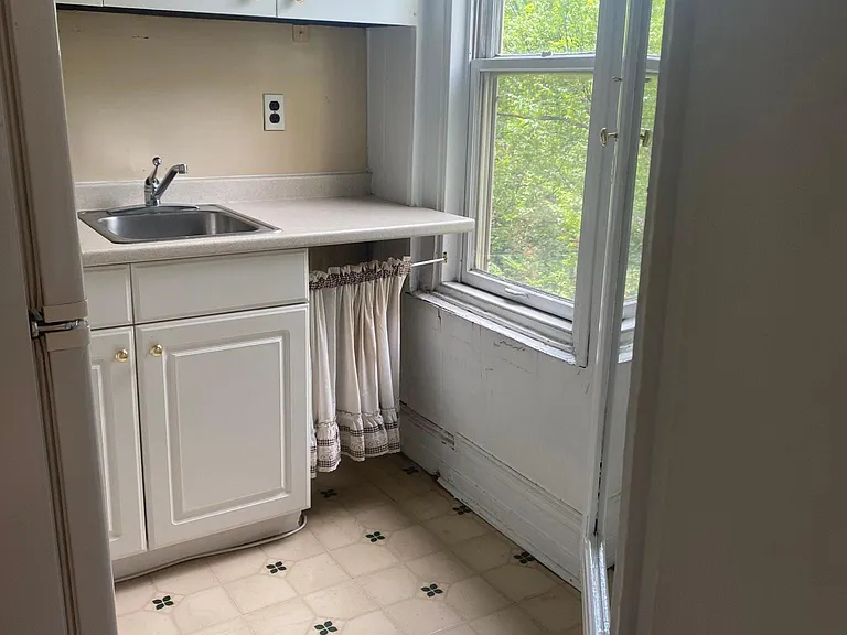 237 S 21st St #6 — Photo 6