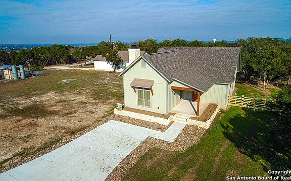 4th image of 1440 Whispering Hills Dr