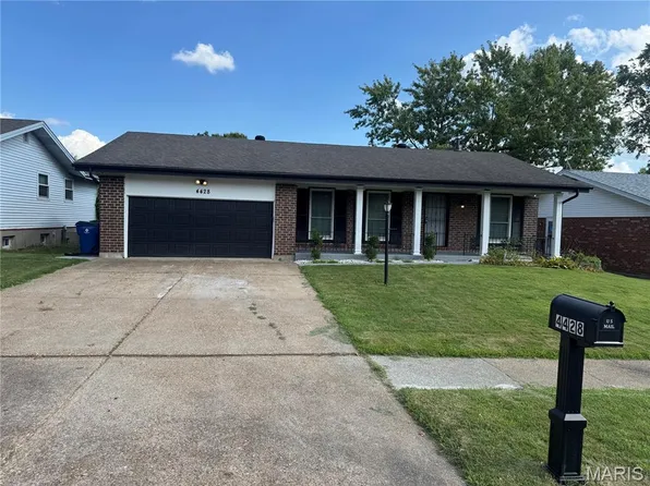 4428 Papal Dr, Florissant, MO 63033