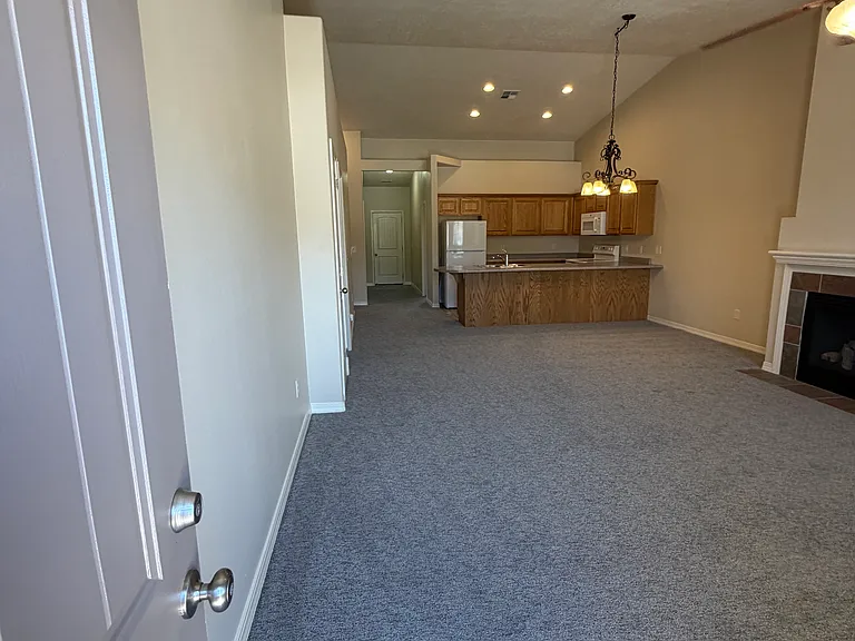1460 N 400 W — Photo 3