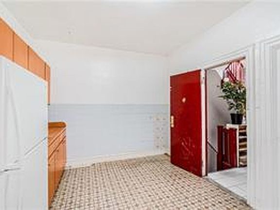 3rd image of 4405 8th Ave