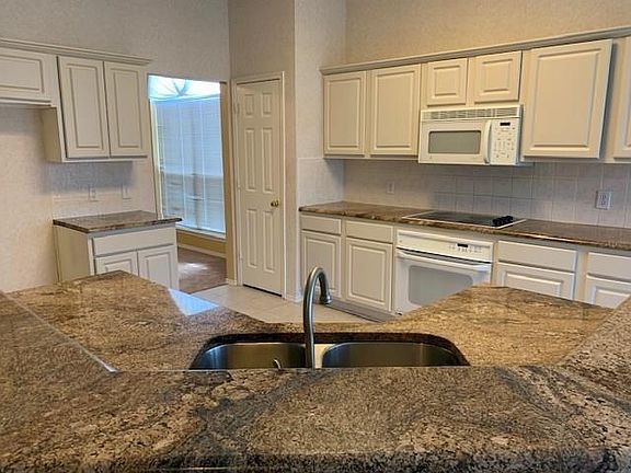 4th image of 2217 Oak Forest Dr