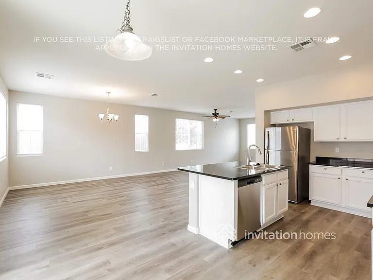 7233 S 39th Way — Photo 6